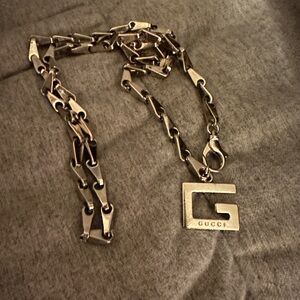 Guccis Tom Ford era archival silver chain G logo necklace belt ‘90s 2000s vtg